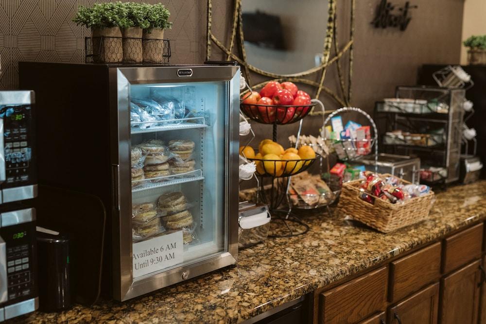 Everspring Suites Bismarck Esterno foto