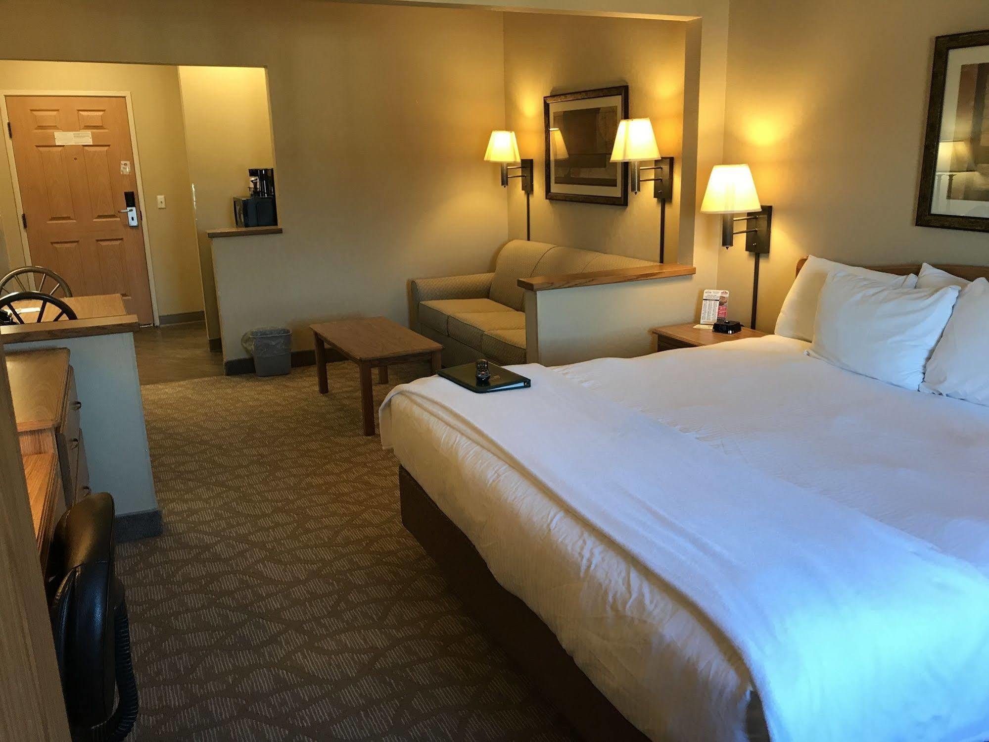 Everspring Suites Bismarck Esterno foto