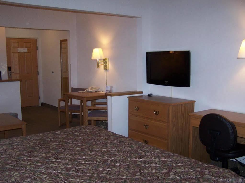 Everspring Suites Bismarck Esterno foto
